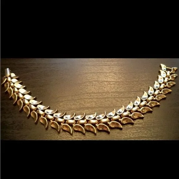 Mid Century Modern Crown Trifari White and Gold Tone Chevron Bracelet7 7 1/4 - Picture 2 of 14